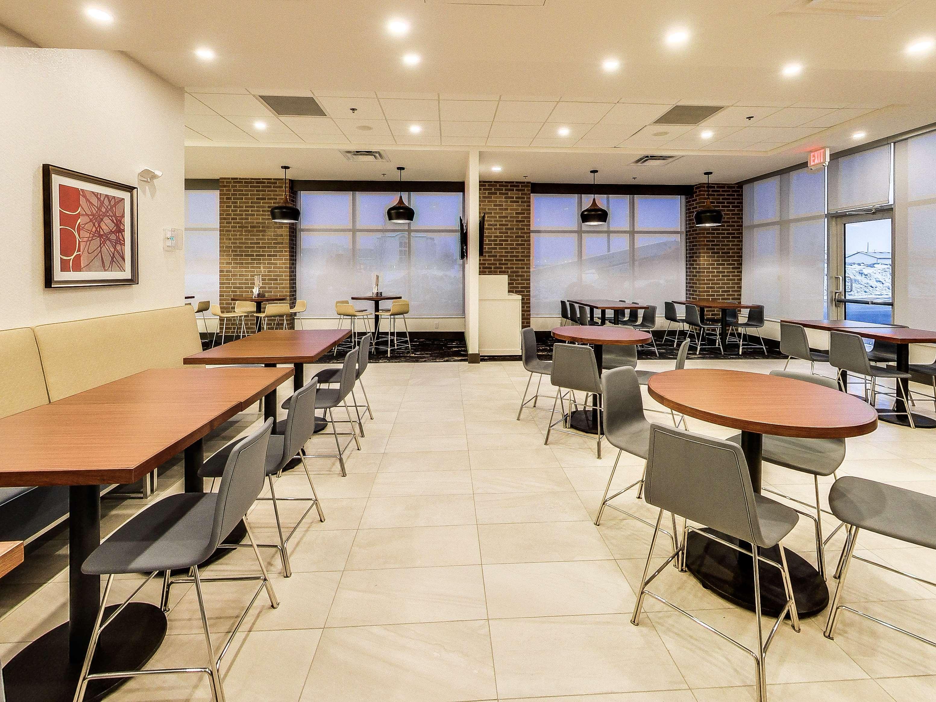Hyatt Place Edmonton West Bagian luar foto